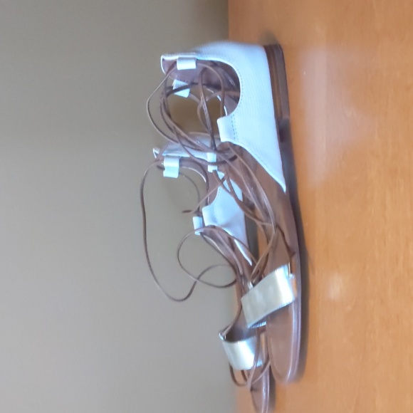 White House Black Market White Silver and Brown gladiator sandals size 8.5 M - Picture 4 of 4